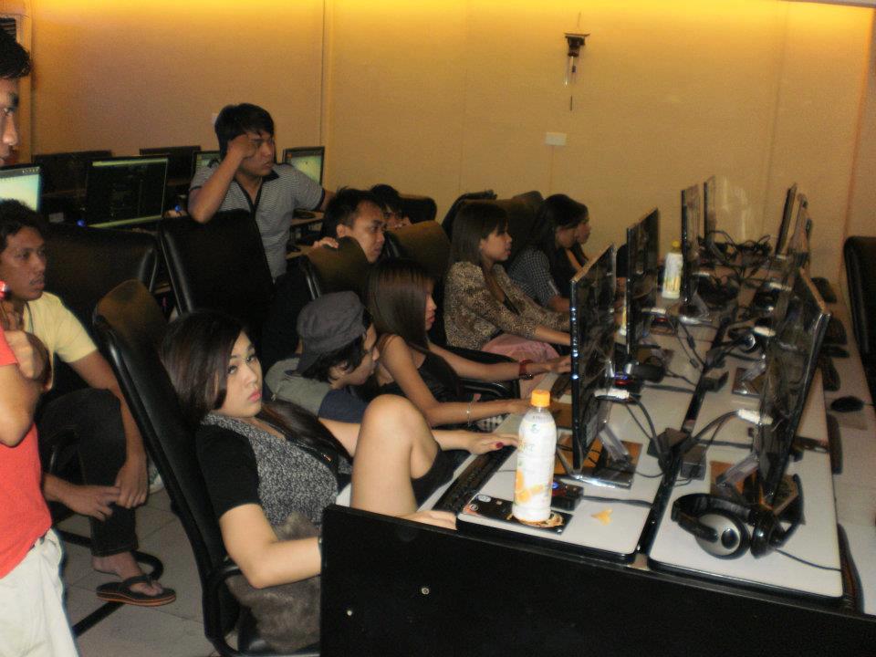 Internet Cafe Gaming in Manila
